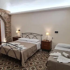 https://sikeliafourrooms.taorminaitalyhotels.com