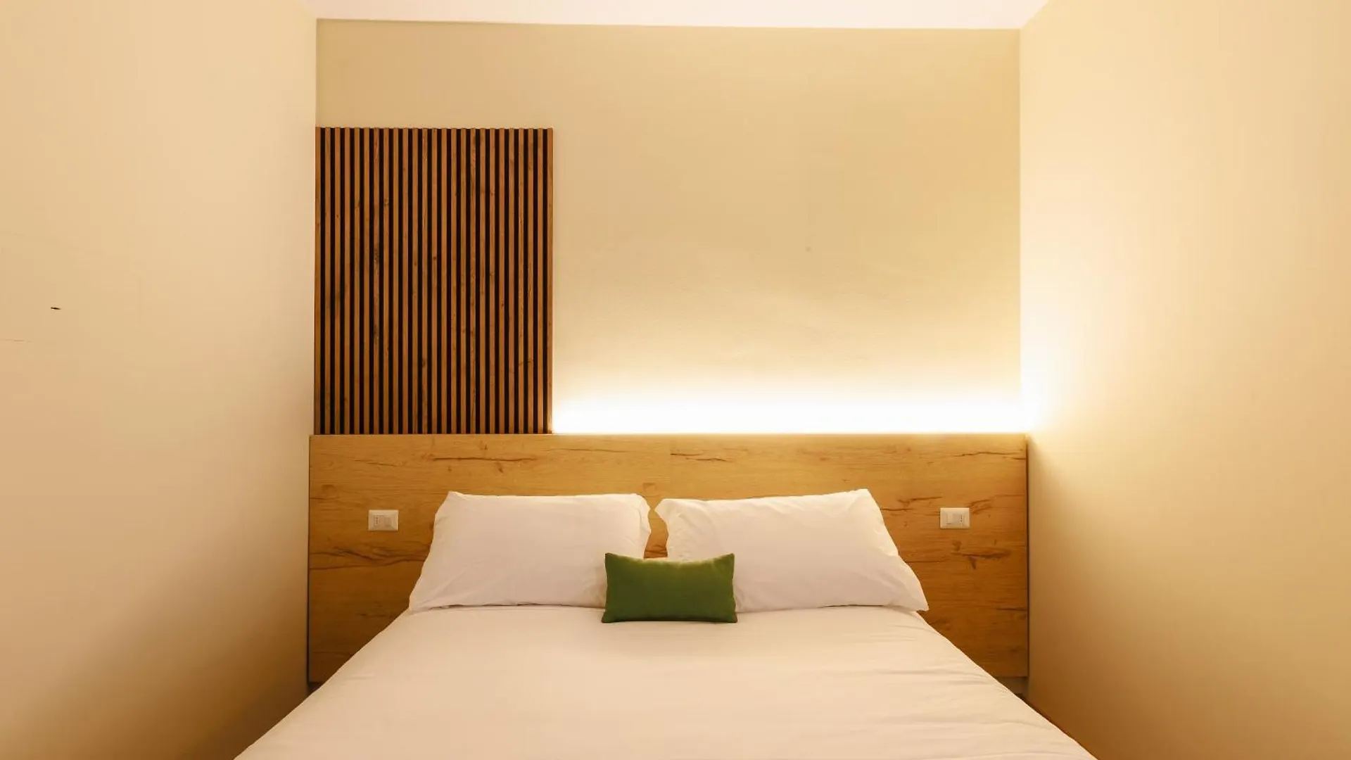 Botanique Hotel Vergani Fara Gera d'Adda 3*,  Italy